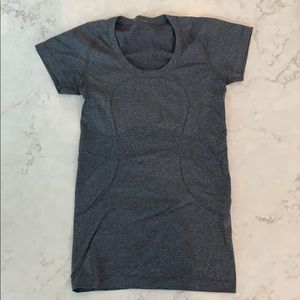 Lululemon workout top